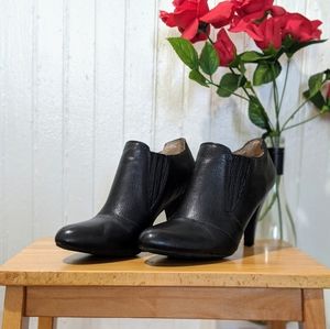 Audrey Brooke Avignon Chelsea Boot